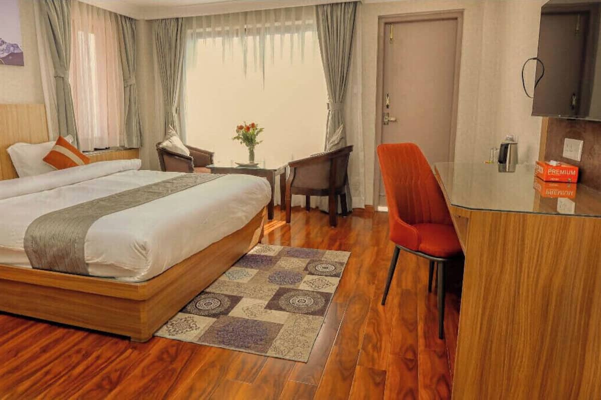 デラックス ダブルルーム バルコニー マウンテンビュー | デスク、ノートパソコン用作業スペース、アイロン / アイロン台、WiFi (無料)