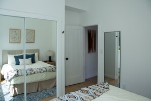 2 bedrooms, iron/ironing board, WiFi, bed sheets - The Marin Modern, 2BR/2BA + Private Garage (San Rafael)