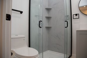 シャワー、ヘアドライヤー、ビデ、タオル