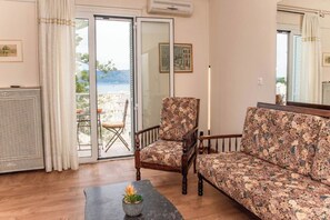 TV - Corfu City View Loft - a loft with incredibly views in the historical centre (Corfu)