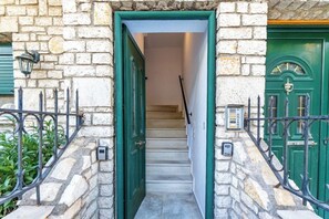 Exterior detail - Seaview Portside apartment (Corfu)