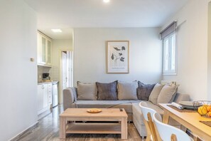 TV - Seaview Portside apartment (Corfu)