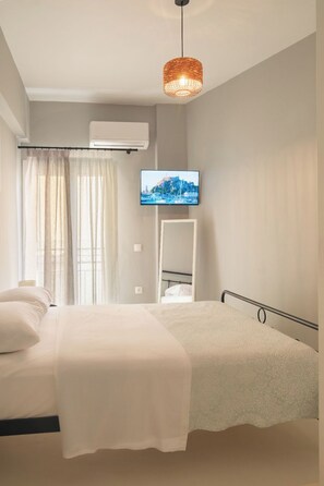 2 bedrooms, iron/ironing board, WiFi, bed sheets - Pausa Verde - Recently renovated apt, private parking (Corfu)