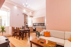 TV - Kantouni Bizi Myranthis Apartment (Kerkira)