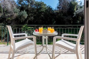 Outdoor dining - Casa Timos -  a stylish, comfortable retreat (Corfu)