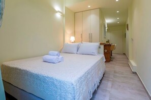 1 bedroom, iron/ironing board, WiFi, bed sheets - Corfu Breeze Suite - a bright and welcoming retreat (Corfu)