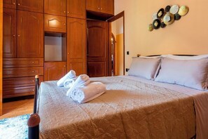 2 slaapkamers, een strijkplank/strijkijzer, wifi, beddengoed