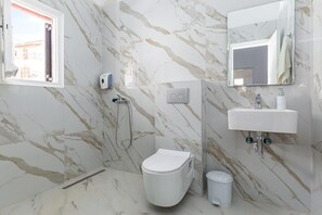 Hair dryer, towels - Dany Apartment – First Floor with Sea View (QWQF+J59 Kassiopi, Greece)