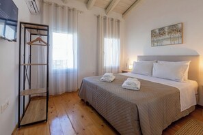 3 bedrooms, iron/ironing board, WiFi, bed sheets - Luna di porto - a charming three-level home (Corfu)