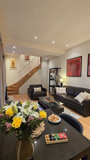 Interior - Chic Parisian Retreat Near Louvre, Cafés & Couture (Paris)