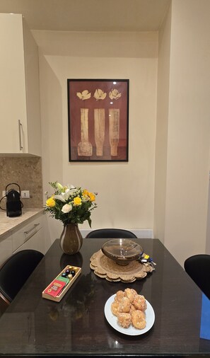 Dining - Vrbo Property (Paris)