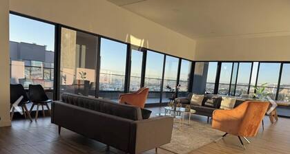 Luxury studio w/ rooftop infinity pool & TJ sunset views Cosmopolitan tower!….