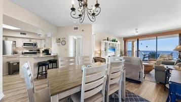 Signature Condo, 3 Bedrooms, Balcony, Beach View | In-room dining