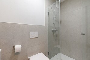 Shower, towels