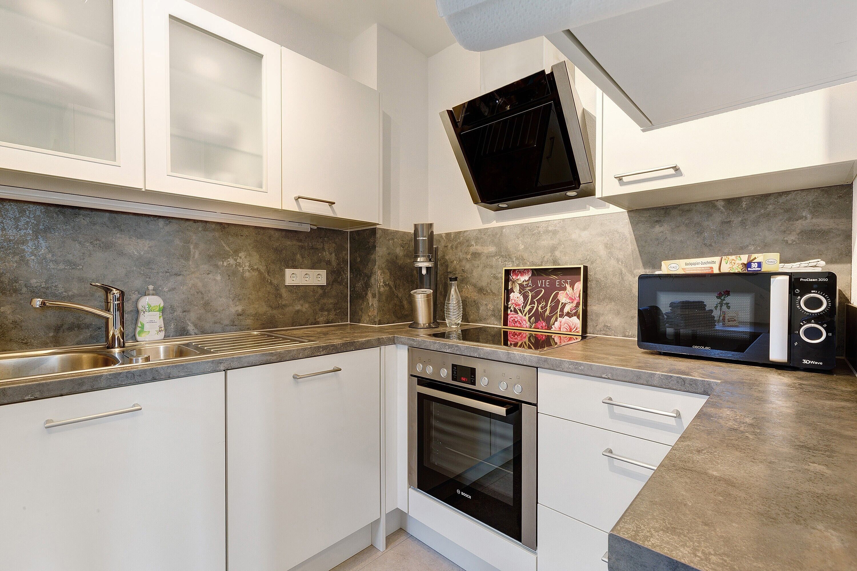 Fridge, microwave, oven, stovetop