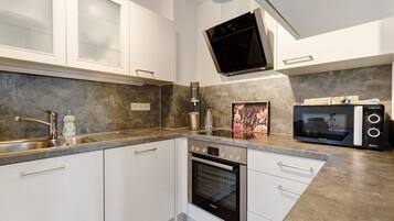 Fridge, microwave, oven, stovetop