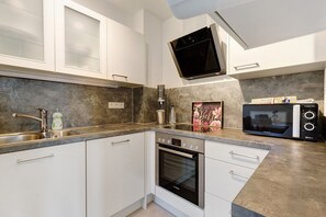 Fridge, microwave, oven, stovetop