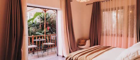 Chambre Confort double, non-fumeur, vue sur le jardin | Coffre-fort, rideaux dâobscurcissement, systĂšme dâinsonorisation