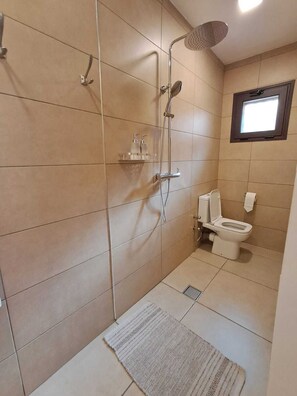 Comfort Double Room, Non Smoking, Garden View | Bathroom | Shower, hair dryer, towels, soap