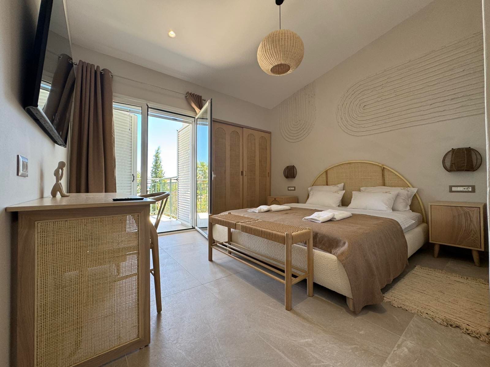 3 habitaciones, tabla de planchar con plancha, wifi y ropa de cama 