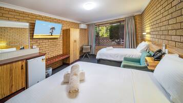 Double or Twin Room, Courtyard View | Desk, free WiFi