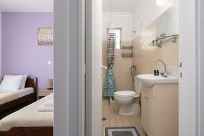 Kamar Twin | Kamar mandi | Shower, pengering rambut, handuk, dan tisu toilet