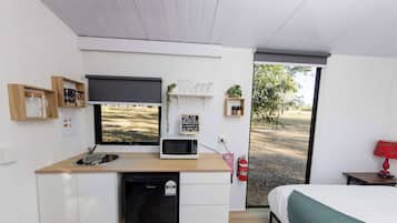 1 bedroom, bed sheets