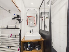 Shower, hair dryer - Shared pool, beach 300m, accommodation for 2 (Arzon)