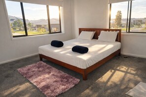 4 bedrooms, iron/ironing board, free WiFi, bed sheets