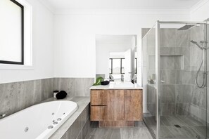 Shower, hair dryer, bidet, towels