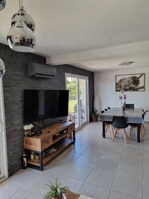 Dining - AIR-CONDITIONED VILLA WITH POOL AND SPA - GOLFE DE SAINT-TROPEZ (Le Plan-de-la-Tour)