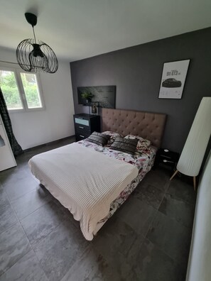 4 bedrooms, iron/ironing board, WiFi, bed sheets - AIR-CONDITIONED VILLA WITH POOL AND SPA - GOLFE DE SAINT-TROPEZ (Le Plan-de-la-Tour)