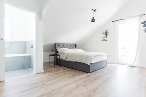 4 makuuhuonetta, silitysrauta/-lauta, internet, vuodevaatteet