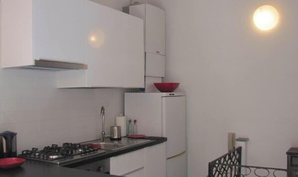 Kühlschrank, Ofen, Herdplatte, Geschirrspüler