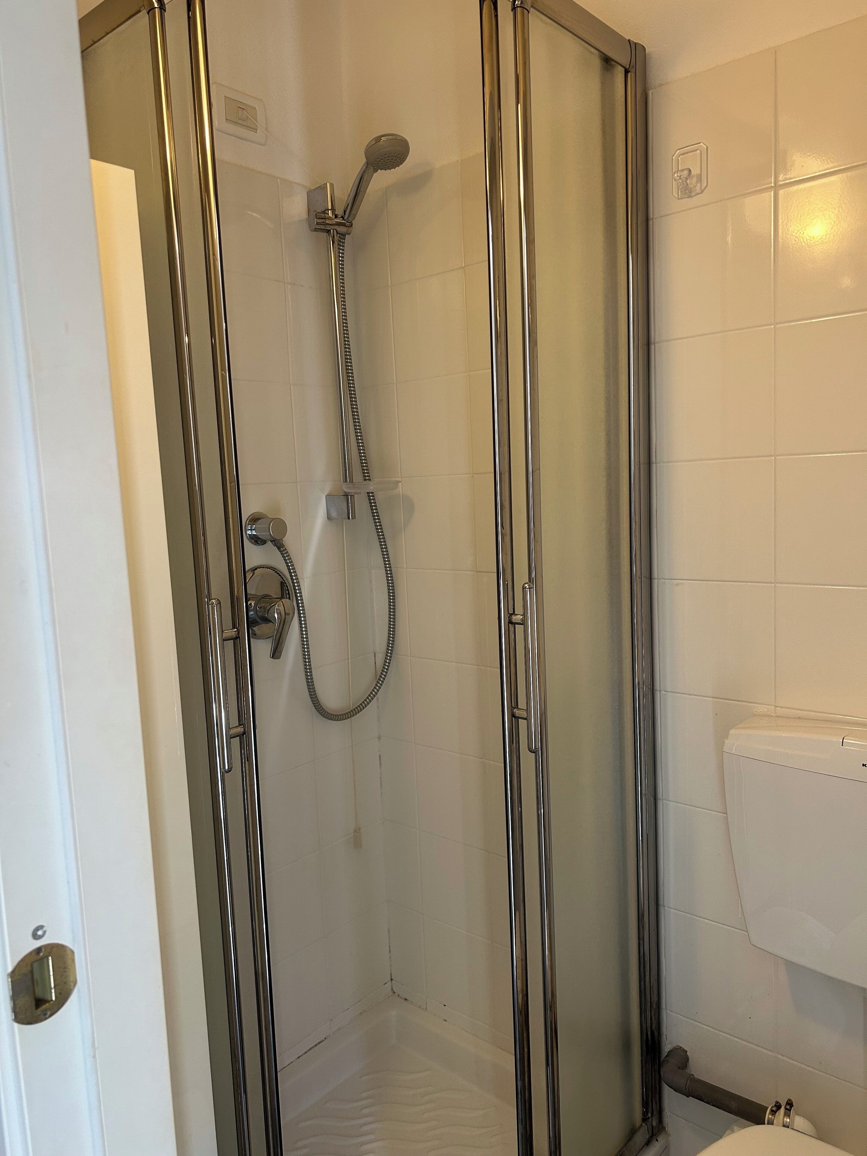 Dusj, hårføner, bidé og håndklær