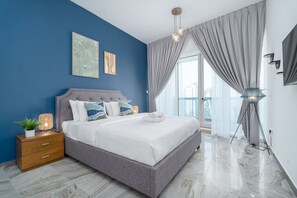 Desk, iron/ironing board, WiFi, bed sheets - Pool / Gym / PS4 / Table kicker / Skyline View (Dubai)