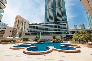 Pool - Pool / Gym / PS4 / Table kicker / Skyline View (Dubai)
