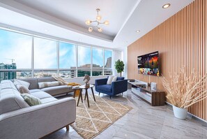 TV, video games - Pool / Gym / PS4 / Table kicker / Skyline View (Dubai)