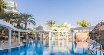 MAMAD - Bright Eilat escape with balcony n pool