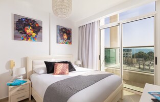 Apartment, 3 Bedrooms, Balcony, City View | Interior