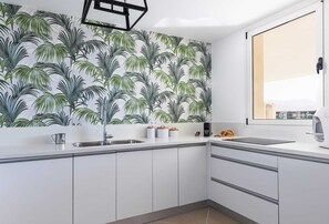 Private kitchen - MAMAD - Bright Eilat escape with balcony n pool (Eilat)
