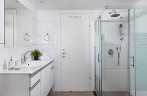 Apartment, 3 Bedrooms, Balcony, City View | Bathroom - MAMAD - Bright Eilat escape with balcony n pool (Eilat)