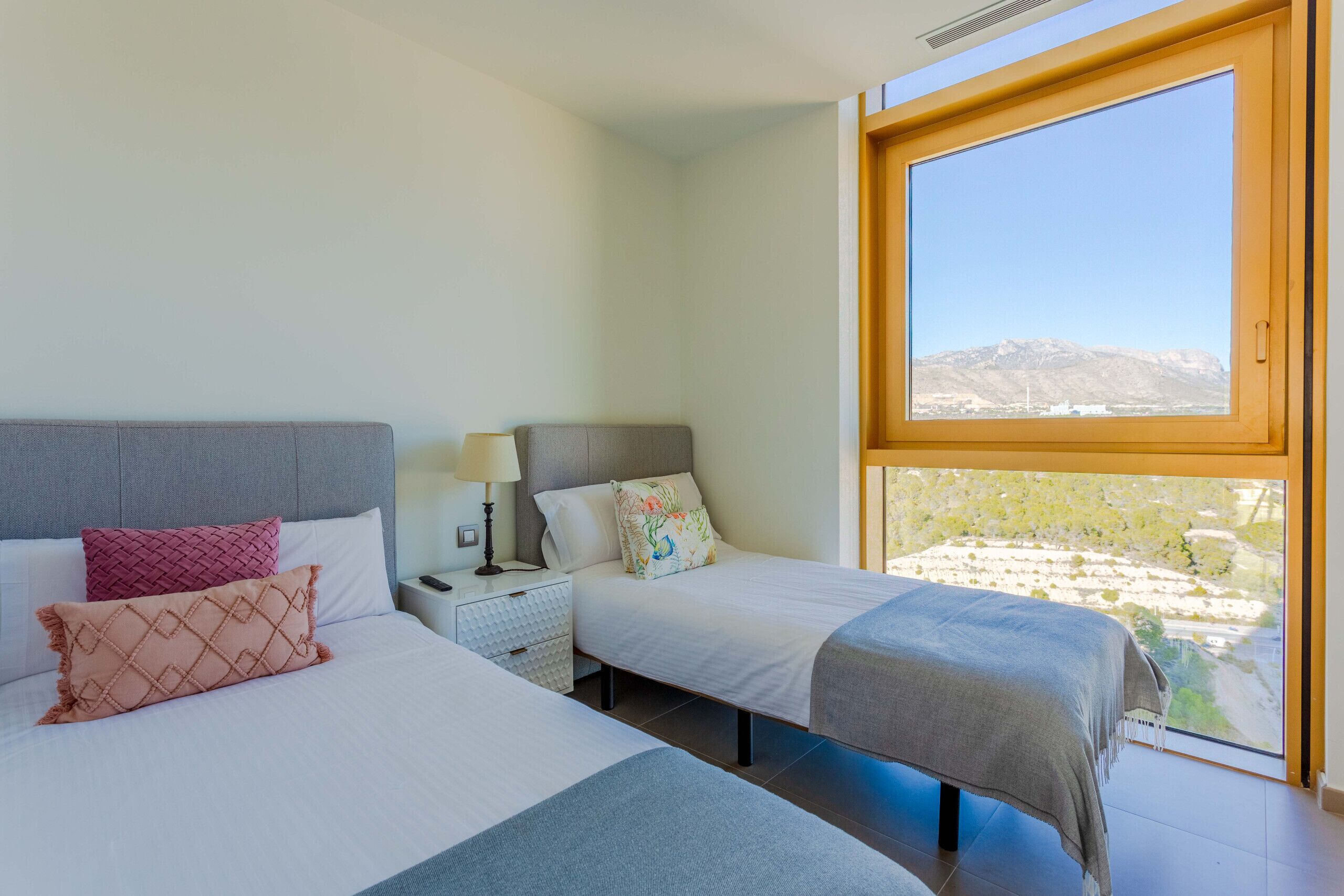 2 habitaciones, tabla de planchar con plancha y wifi gratis 