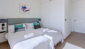 2 bedrooms, iron/ironing board, free WiFi, bed sheets - Intempo by Holuxe - 144 - 14th floor (Benidorm)