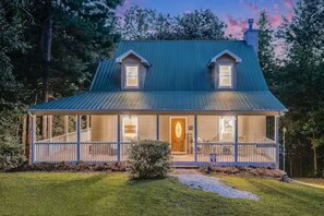 Exterior - Lakefront Hartwell Home Private Dock + Sleeps 15 (Hartwell)
