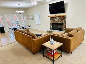 Smart TV - Lakefront Hartwell Home Private Dock + Sleeps 15 (Hartwell)
