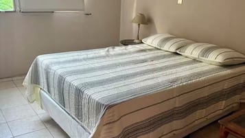 Fer et planche à repasser, Wi-Fi, literie fournie