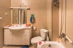 Shower, hair dryer, towels, shampoo - Villa Joy Mare - Seaside Escape with Private Pool (Agioi Apostoloi)
