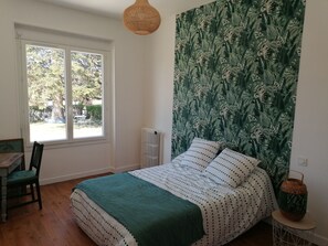 2 quartos, ferros/tábuas de passar roupa, Wi-Fi, roupa de cama