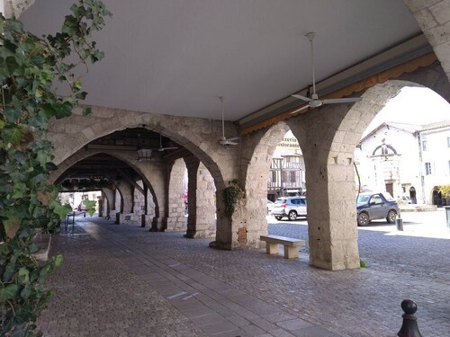 House with swimming pool 5 minutes from the center of Eymet